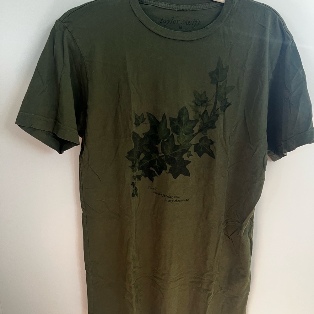 Taylor Swift Green Ivy Graphic Tee